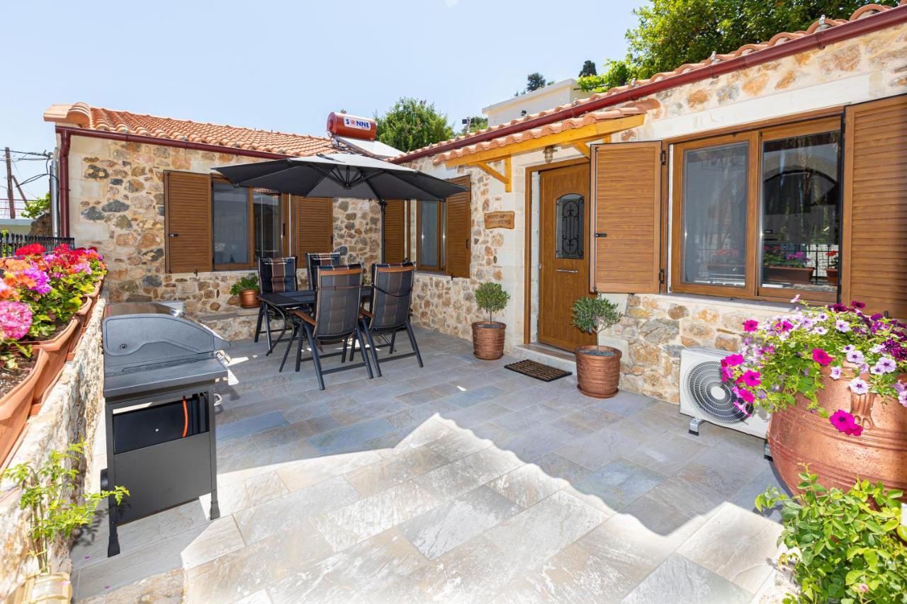 Wood And Stone Apartment Tsikalaria  Exterior foto
